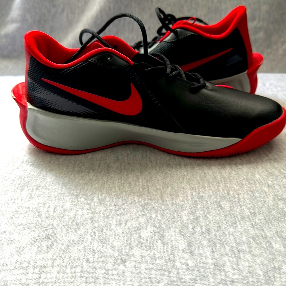 (GS) Nike Team Hustle Quick 3 Boys Gs Basketball 5y